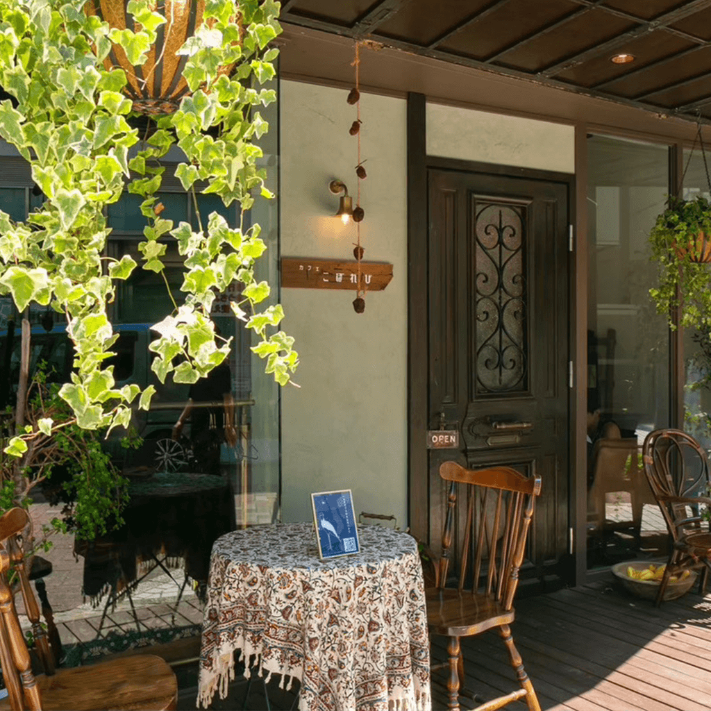 
                  
                    カフェこぼれび　外観
                  
                