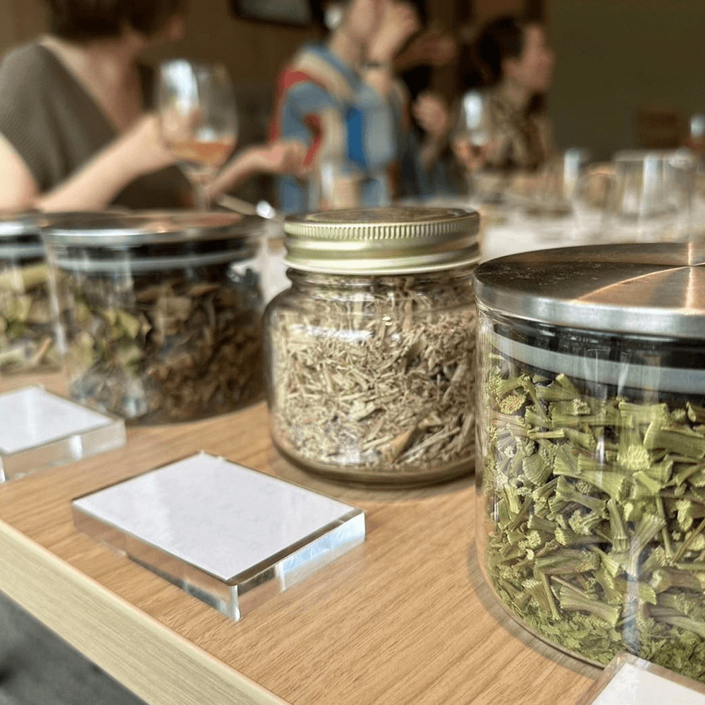 
                  
                    冬の“整え”薬草茶会TOKUJI YAKUSOUとコラボイベント！ 養生ティーバッグづくり体験会【FRIENDS会員様は1,000円OFF!!】
                  
                