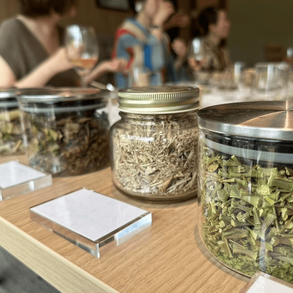 
                  
                    冬の“整え”薬草茶会TOKUJI YAKUSOUとコラボイベント！ 養生ティーバッグづくり体験会【FRIENDS会員様は1,000円OFF!!】
                  
                